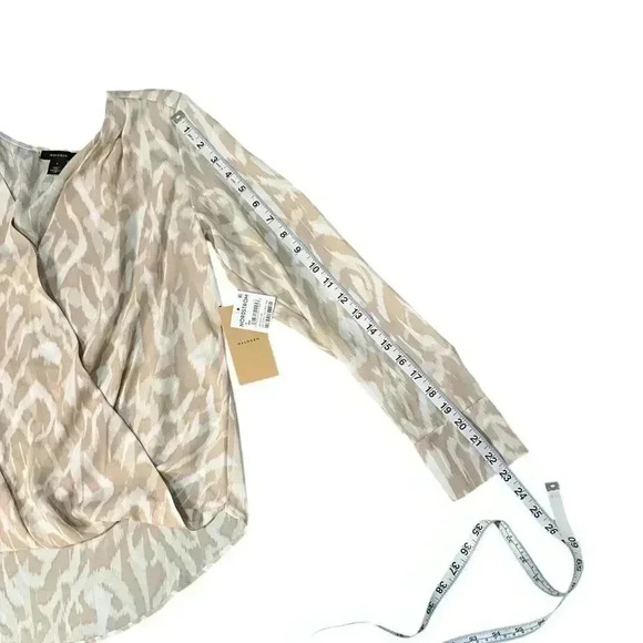Halogen Abstract Pattern Cross Front Blouse V-Neck White/Tan Size Small NWT - Picture 11 of 11